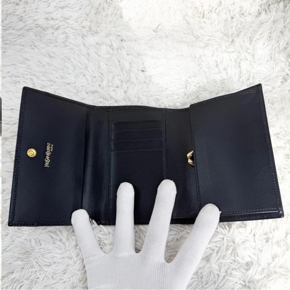 Yves Saint Laurent Black and White Wallet - Picture 5 of 13